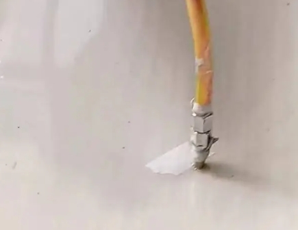 钟祥瓷砖空鼓维修公司专业解答在瓷砖铺贴过程中，如果使用的砂料过粗（如全部使用了粗砂），可能会导致以下问题